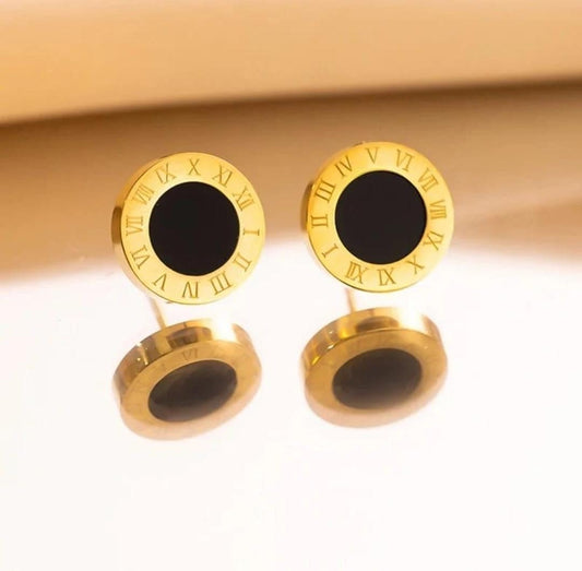 Elegant Roman Earing b-w