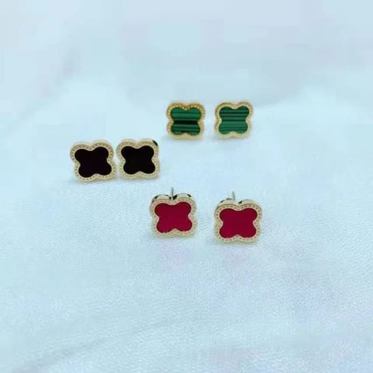 Leaf Clover -Flower black&white earing